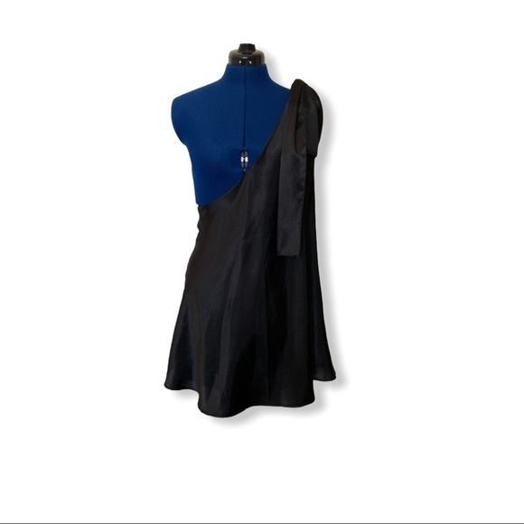 Romeo & Juliet Couture Dresses & Skirts - 3/$50 Romeo  & Juliet Couture Neiman Marcus M 176